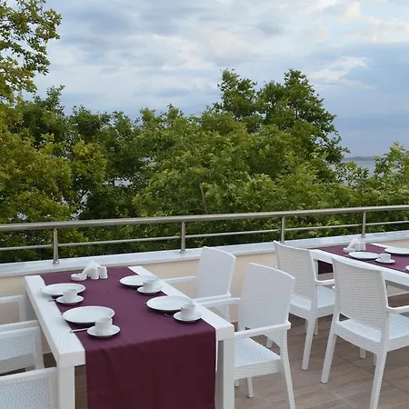 Ada Hotel